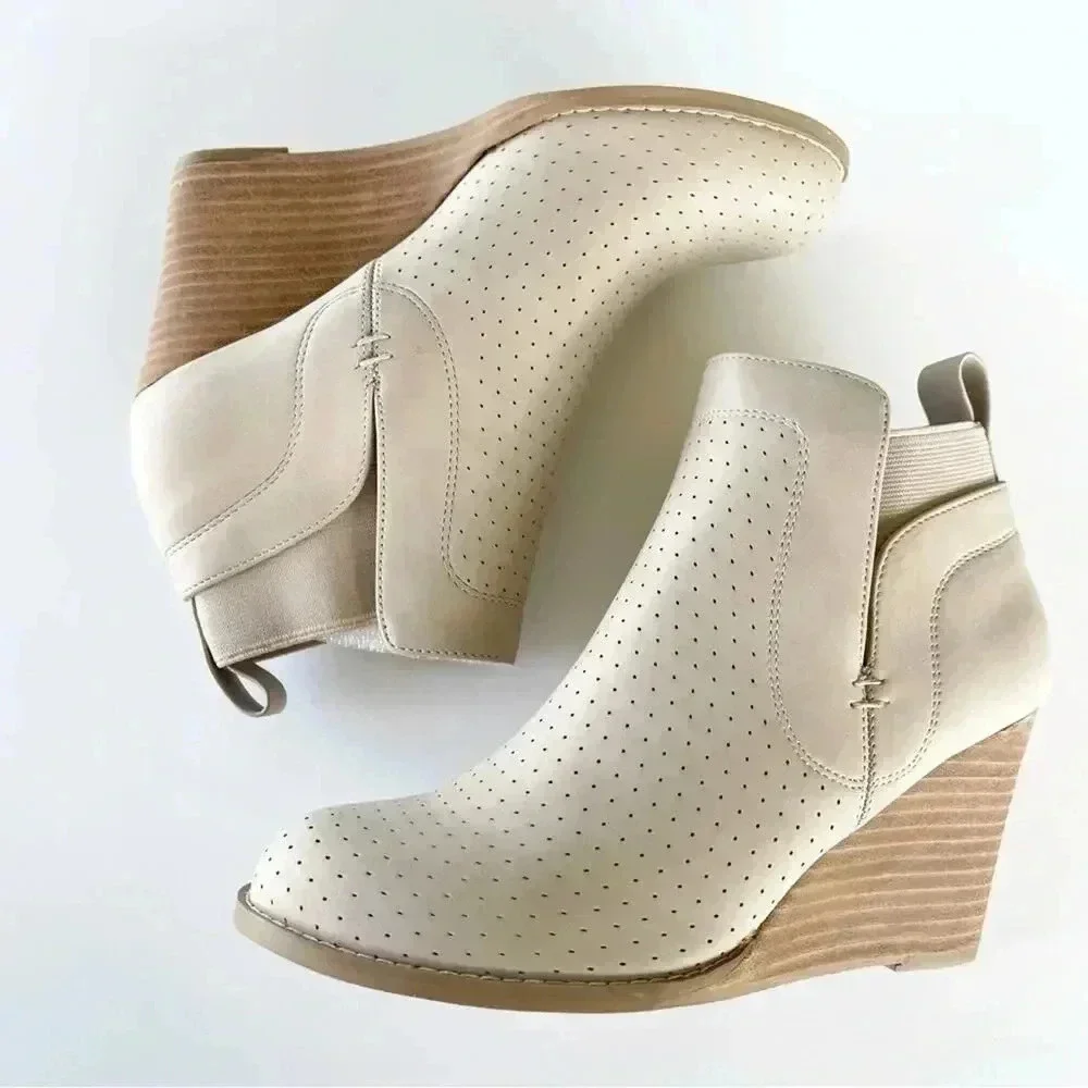 DV by Dolce Vita Vegan Leather Gerdy Ankle Wedge Bootie Size 7 NWOB